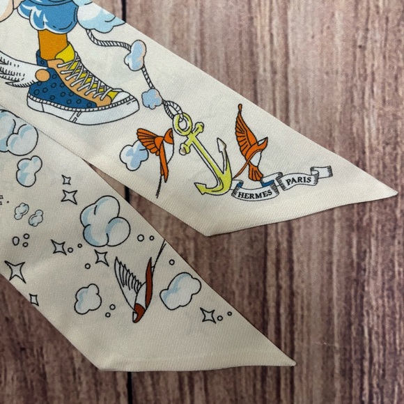 Hermès Twilly Silk Skinny Scarf Blue & Cream Cloud Print - Picture 3 of 4